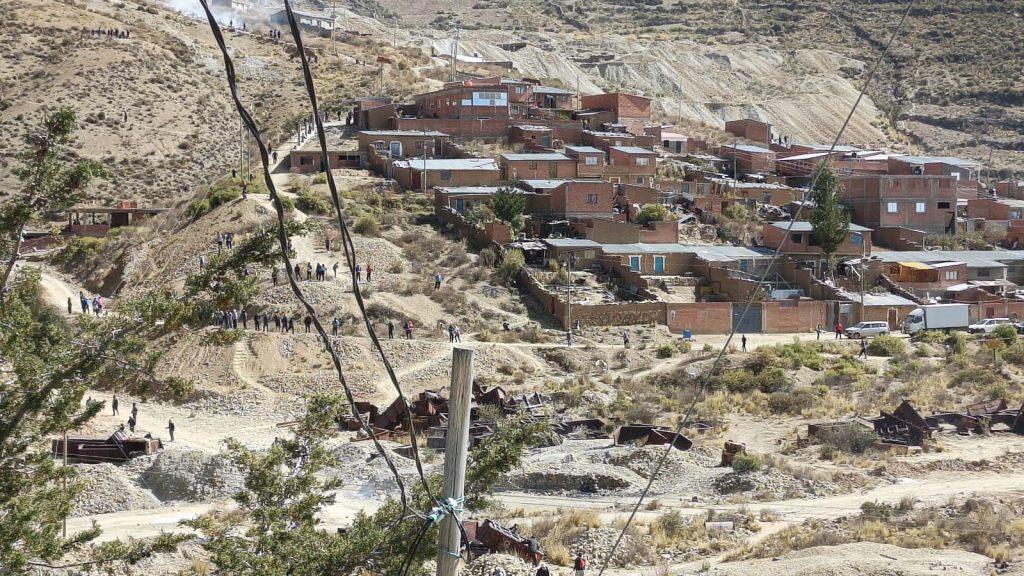 La población de Llallagua y los momentos de tensión. Foto: RRSS