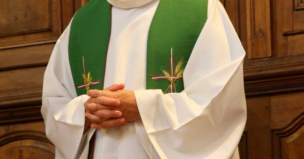 SACERDOTE