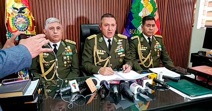 COMANDANTE-RUSSO