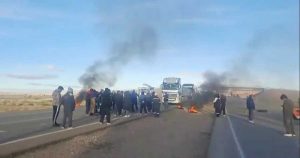 BLOQUEO-EN-LA-VIA-A-LA-PAZ
