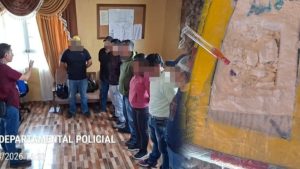 Los siete policías investigados por presunto tráfico de sustancias controladas. CORTESÍA