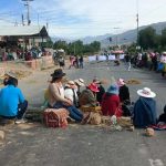Bloqueos aíslan Cochabamba por segundo día y asfixian a La Paz