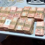 La Paz: Interceptan a un hombre con Bs 4.8 millones en una maleta