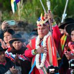 Leonardo Loza recibe el bastón de mando ancestral en Inka Raqay