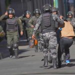 Tras jornada de violencia, el Gobierno oficializa bono de Bs 3.000 para la Policía